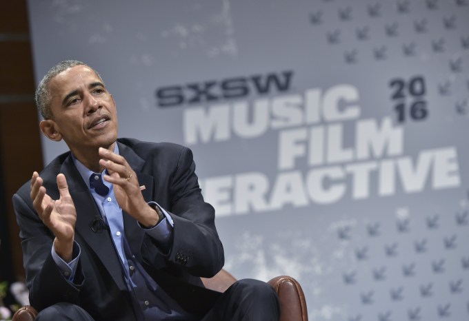 US President Barack Obama (R) speaks during a South by Southwest Interactive at the Long Center for Performing Arts in Austin, Texas on March 11, 2016. / AFP / Mandel Ngan