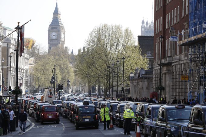BRITAIN-PROTEST-TAXI-UBER-TRANSPORT
